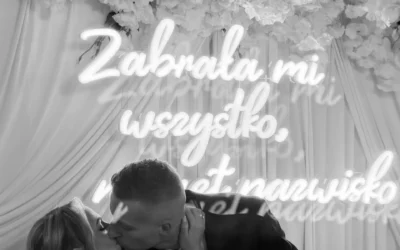 Tani neon ślubny – jak osiągnąć efekt WOW bez drogich dekoracji?